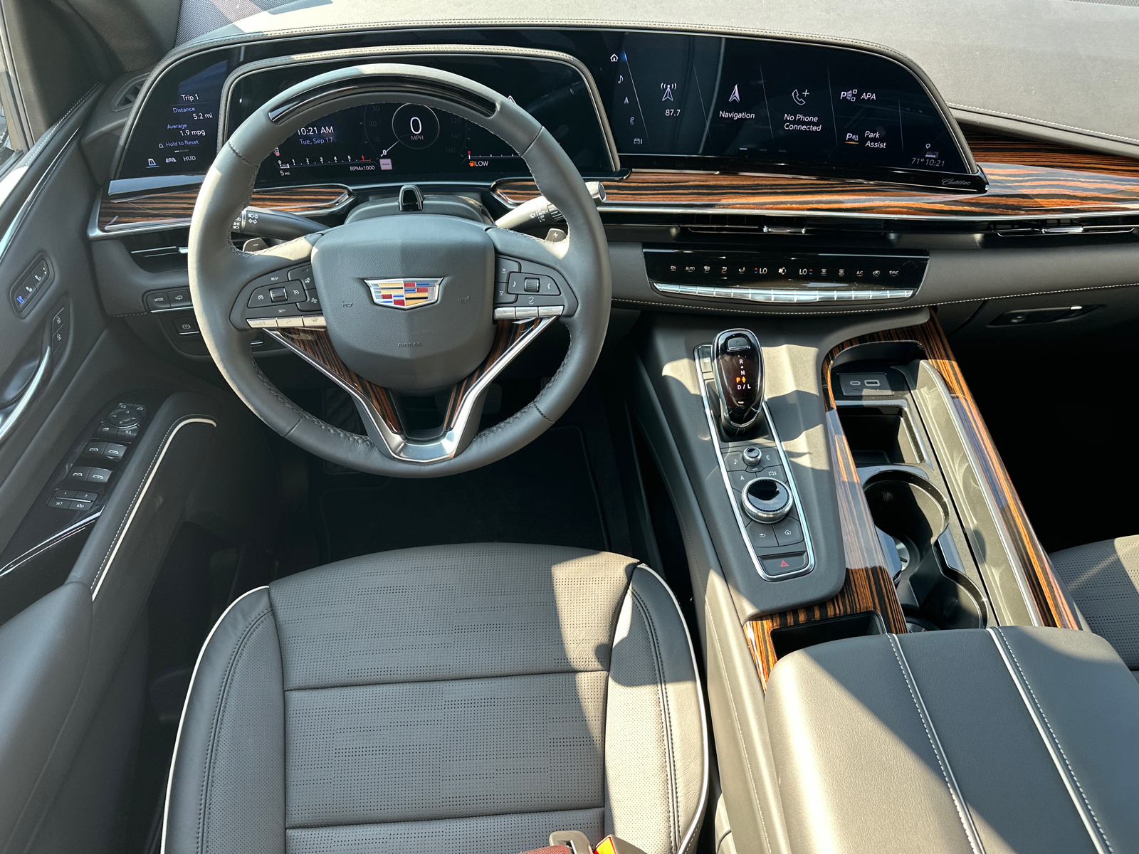 2024 Cadillac Escalade Premium Luxury 23