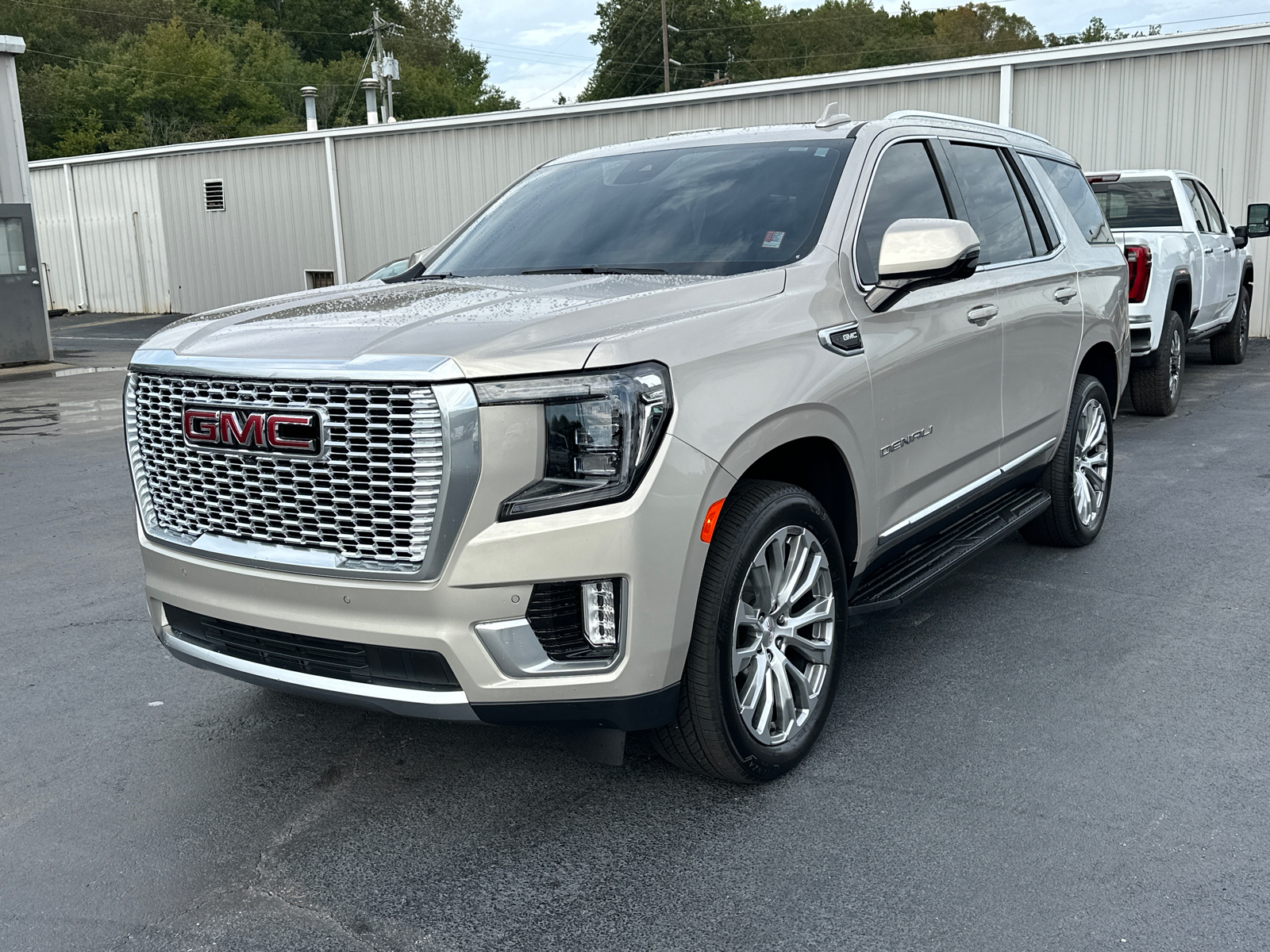 2023 GMC Yukon Denali 2