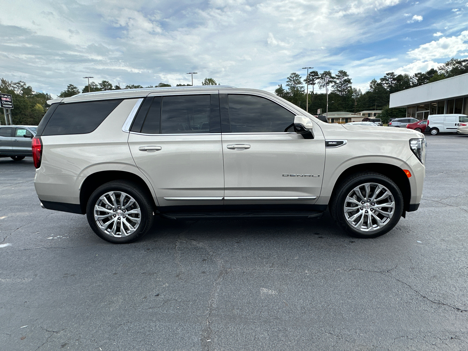 2023 GMC Yukon Denali 5