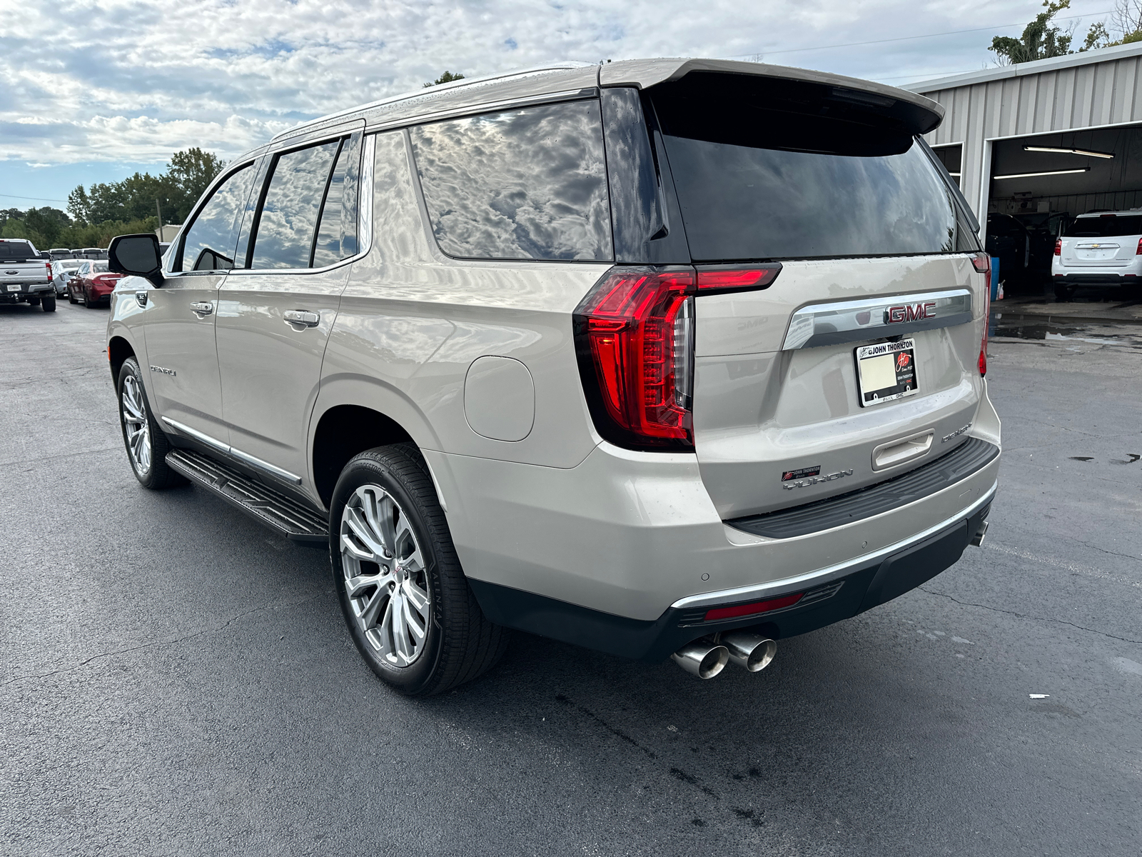 2023 GMC Yukon Denali 8