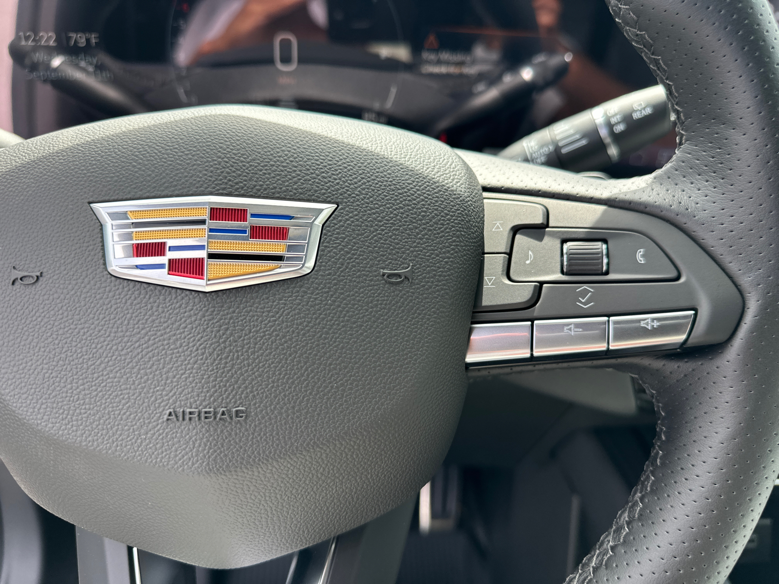 2025 Cadillac XT4 Sport 25