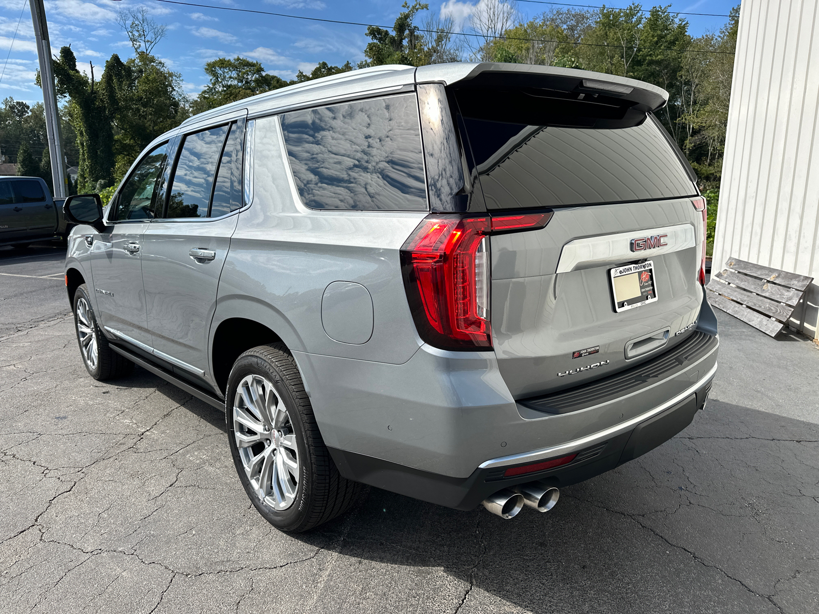 2023 GMC Yukon Denali 8