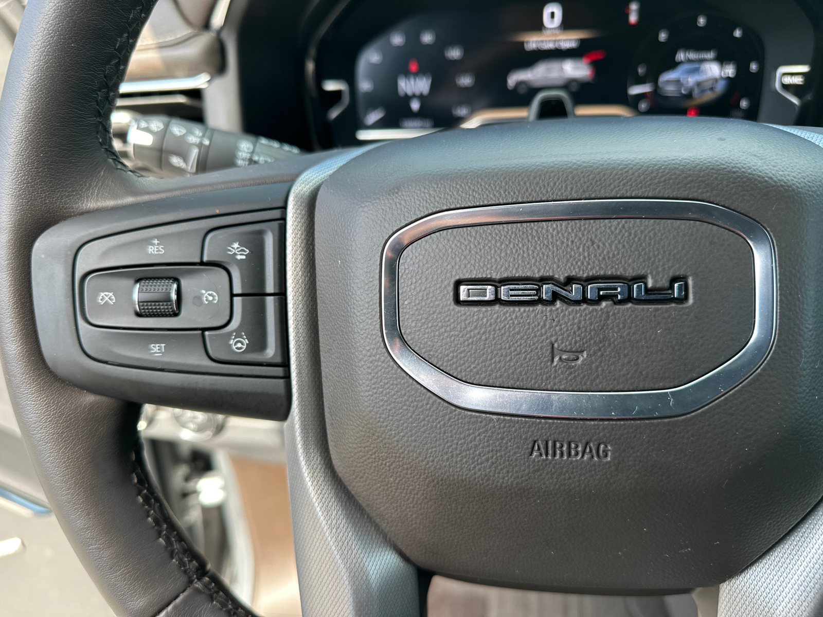 2023 GMC Yukon Denali 27