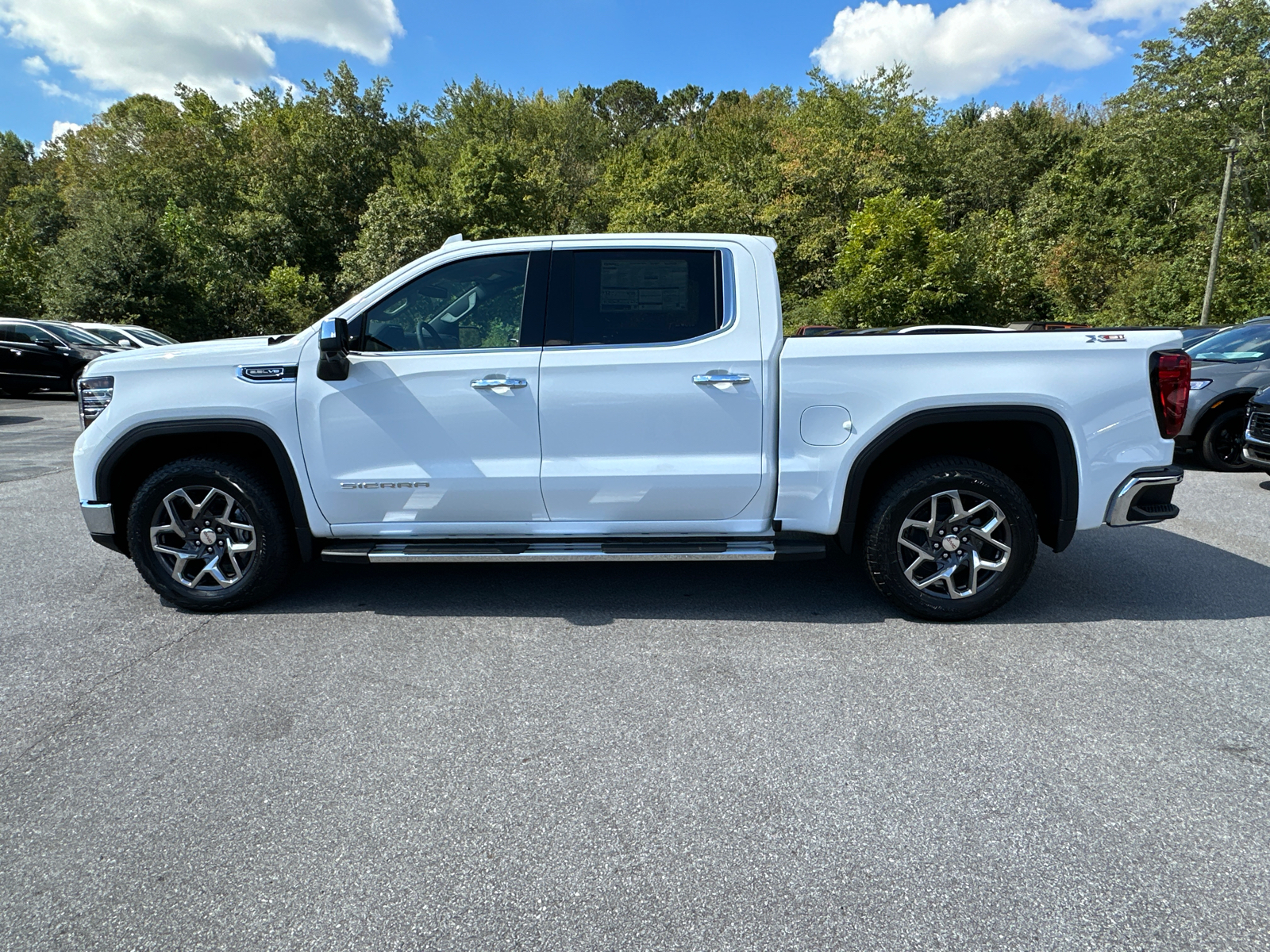 2025 GMC Sierra 1500 SLT 10