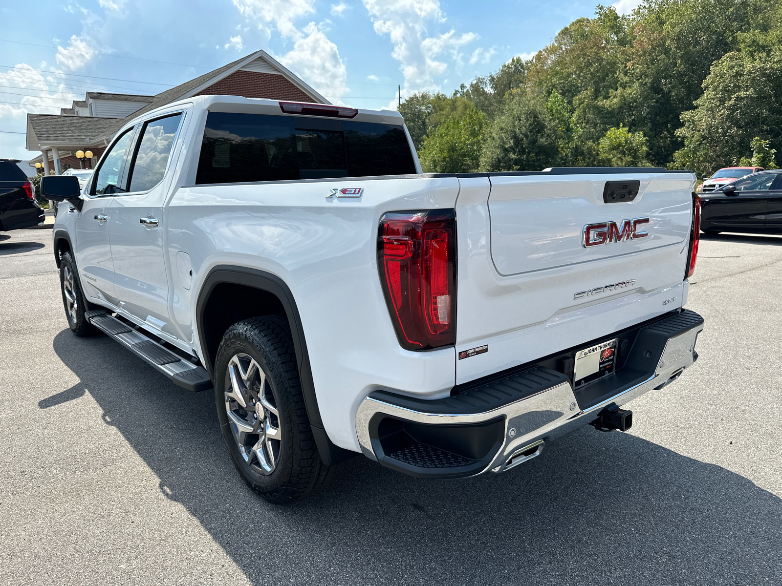 2025 GMC Sierra 1500 SLT 8