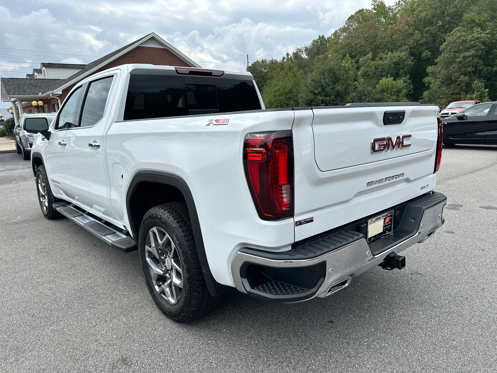 2025 GMC Sierra 1500 SLT 8