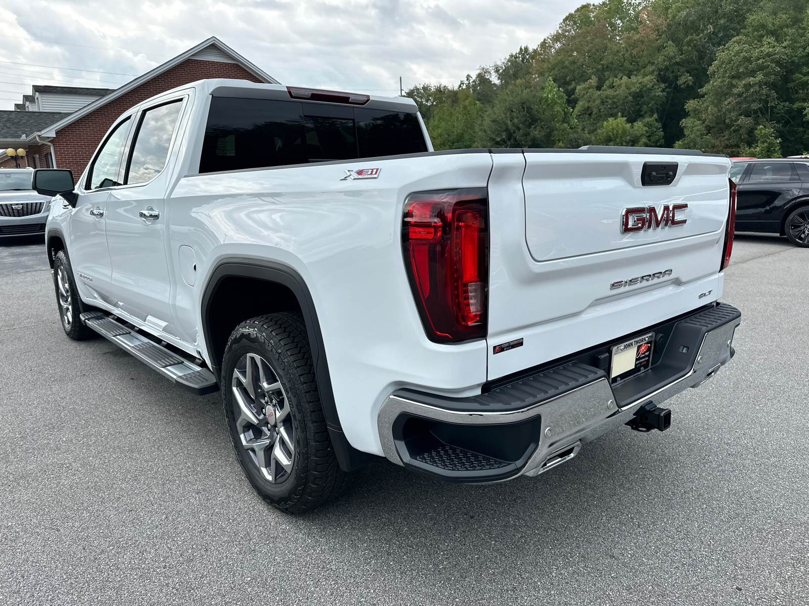 2025 GMC Sierra 1500 SLT 8