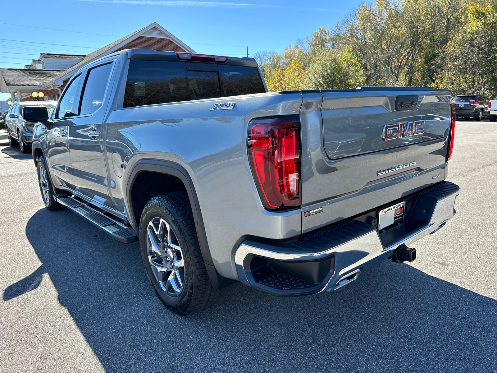 2025 GMC Sierra 1500 SLT 8