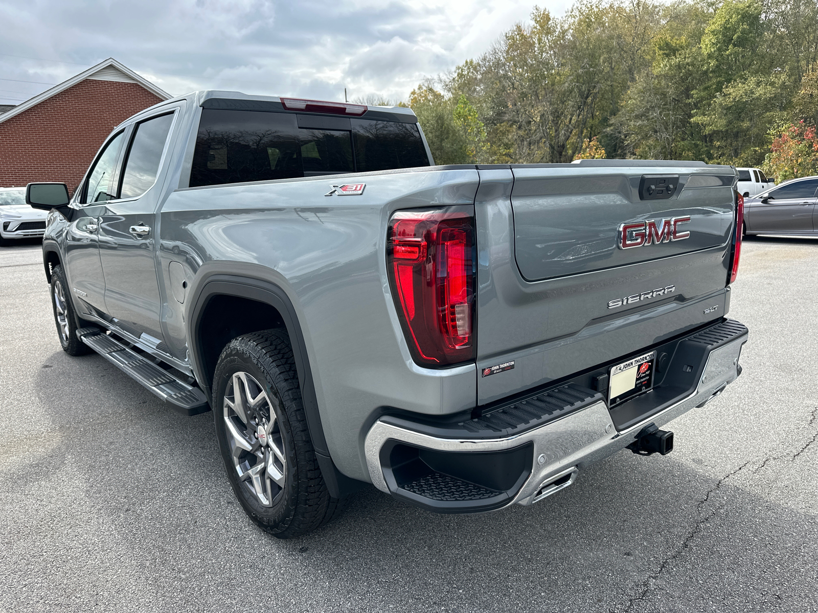 2025 GMC Sierra 1500 SLT 8