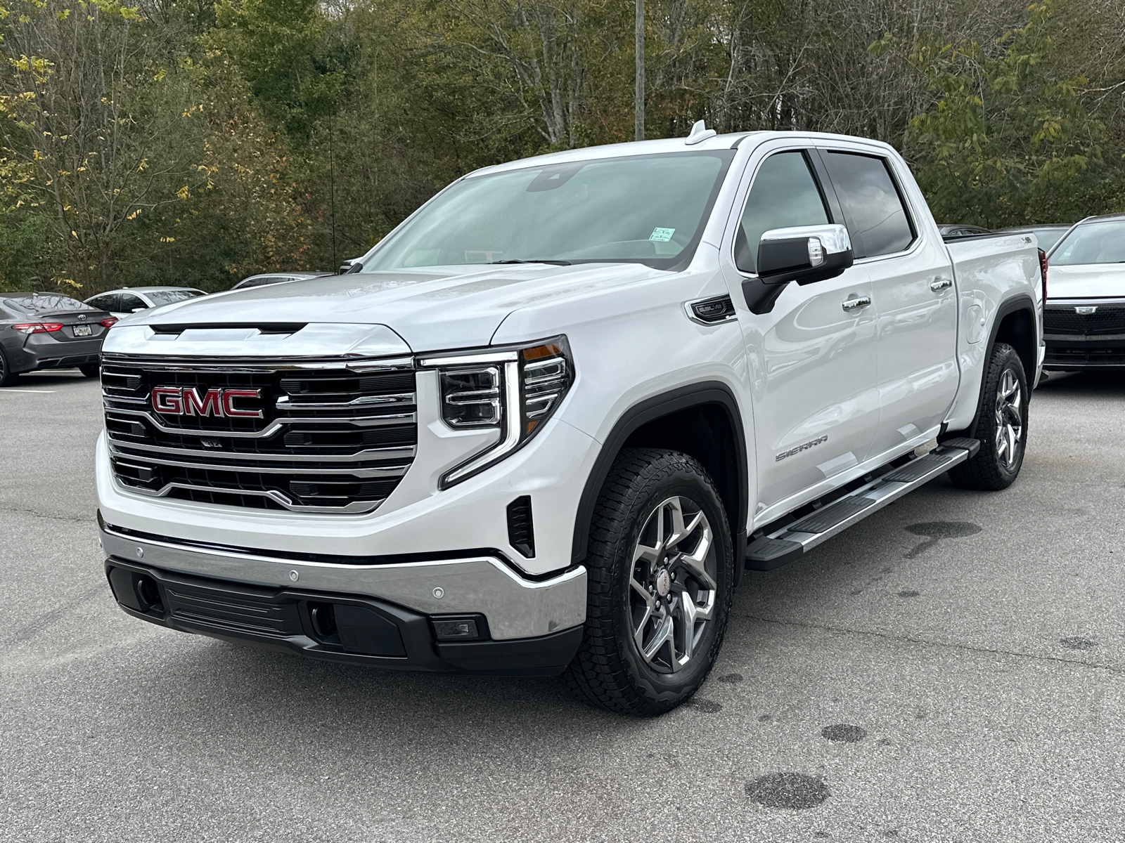 2025 GMC Sierra 1500 SLT 2