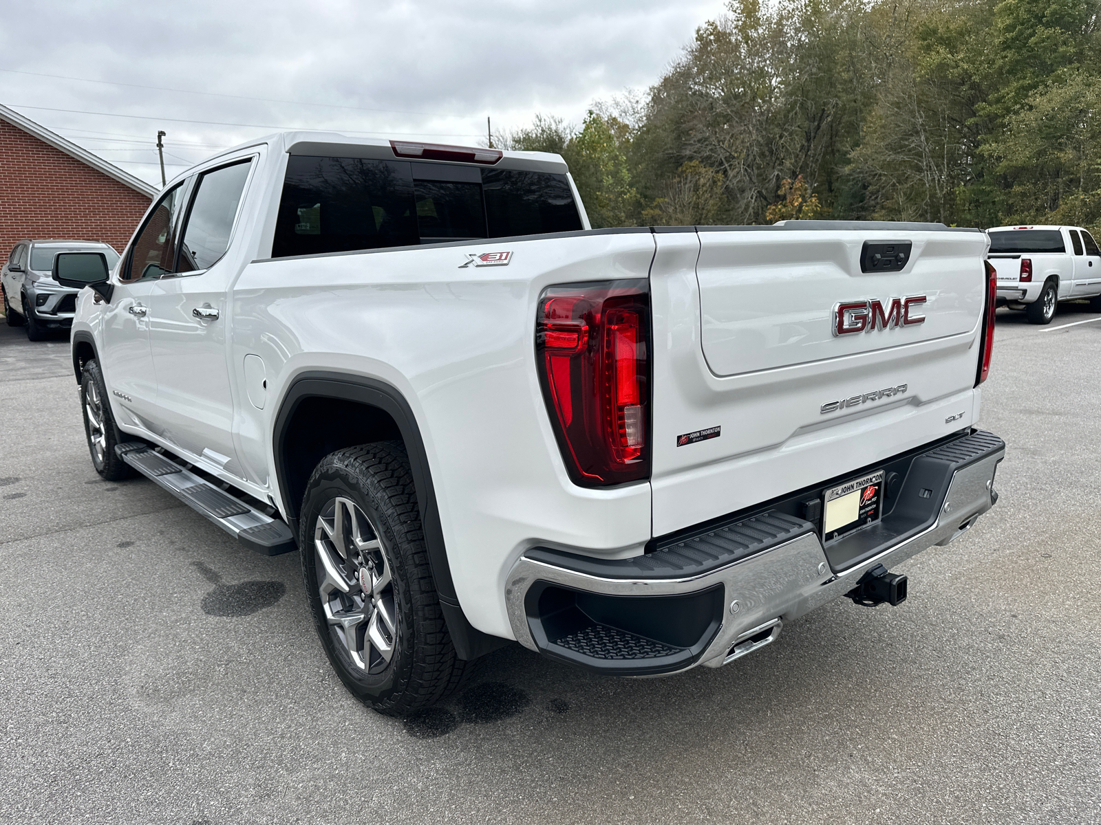 2025 GMC Sierra 1500 SLT 8