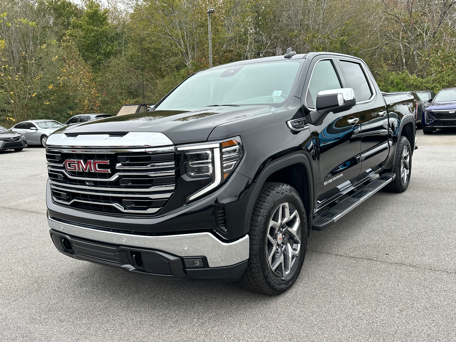 2025 GMC Sierra 1500 SLT 2