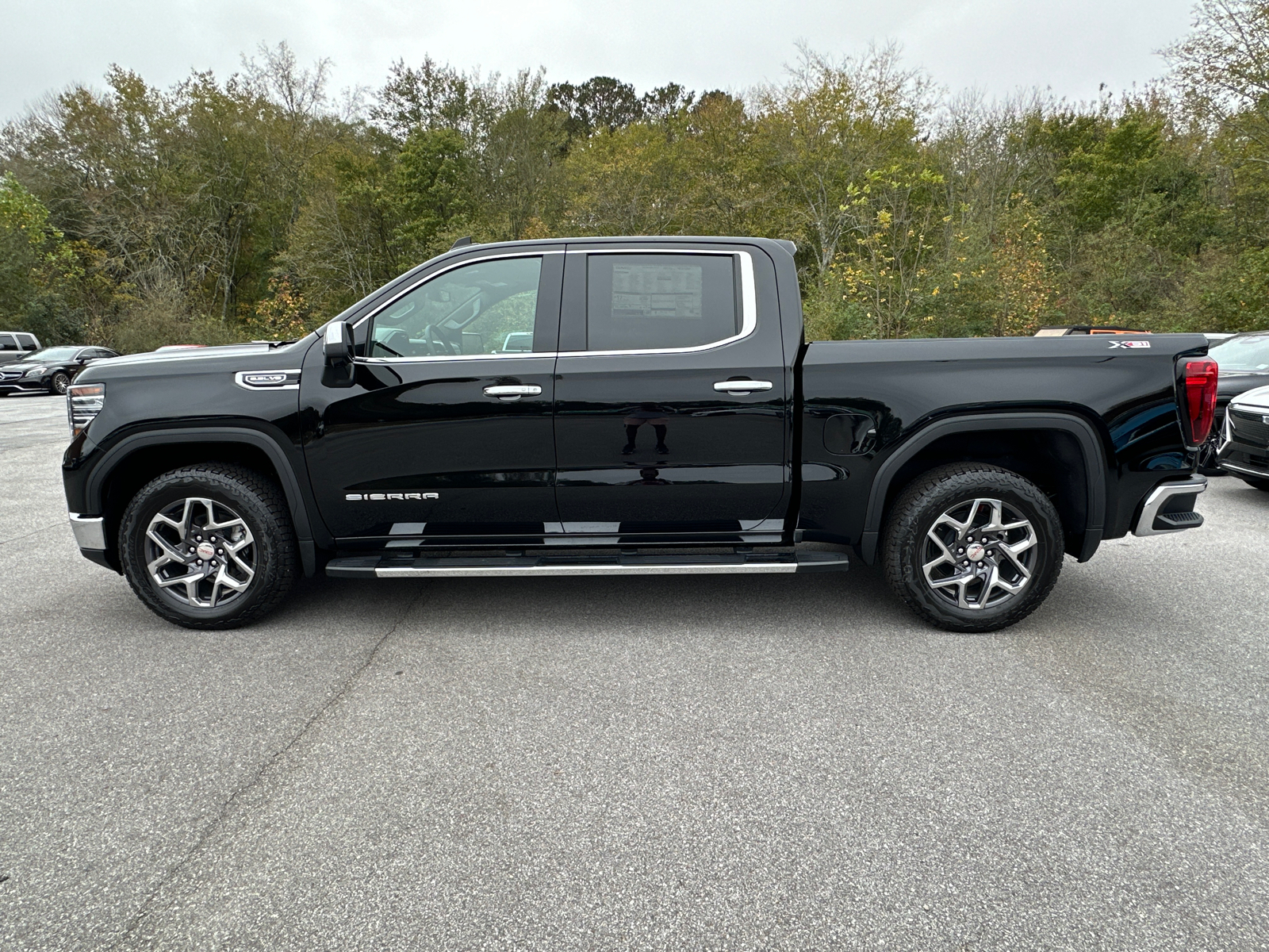 2025 GMC Sierra 1500 SLT 9