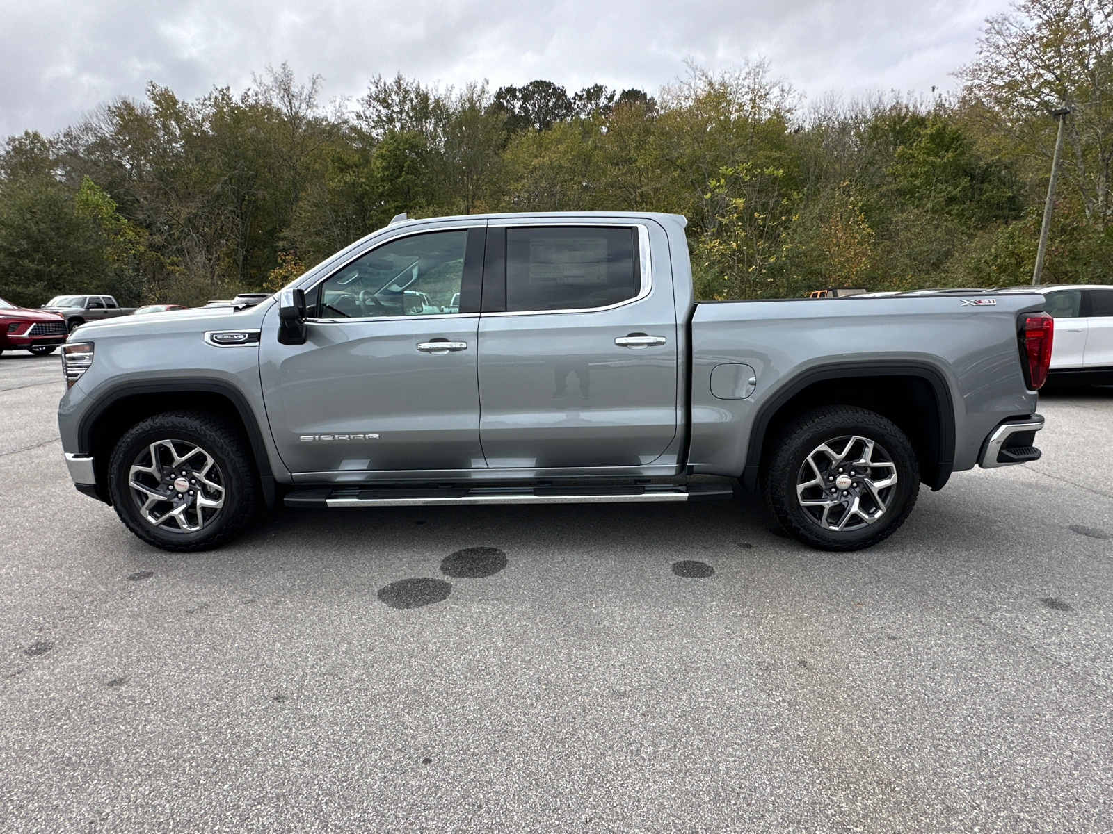 2025 GMC Sierra 1500 SLT 10