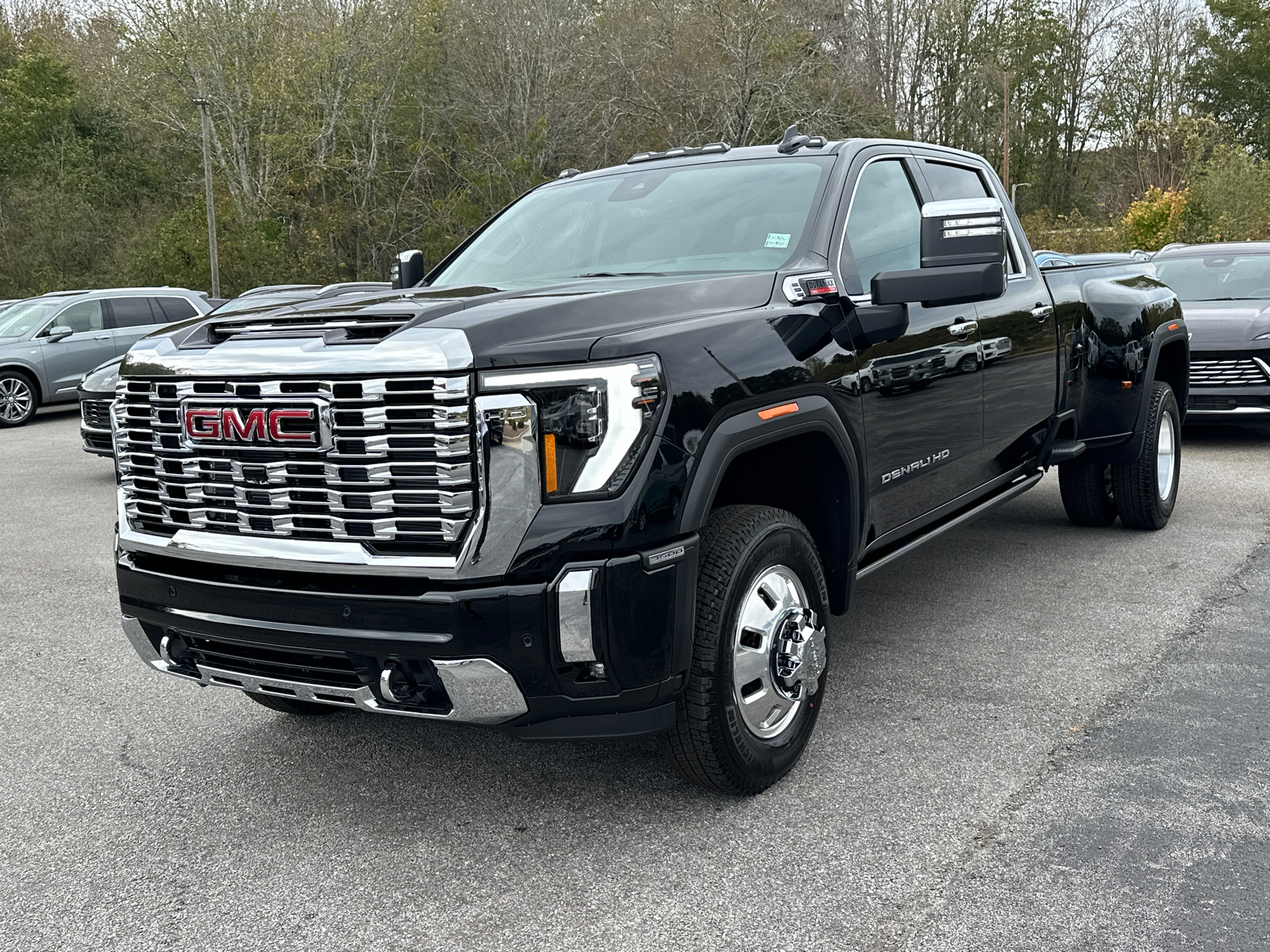 2025 GMC Sierra 3500HD Denali 2