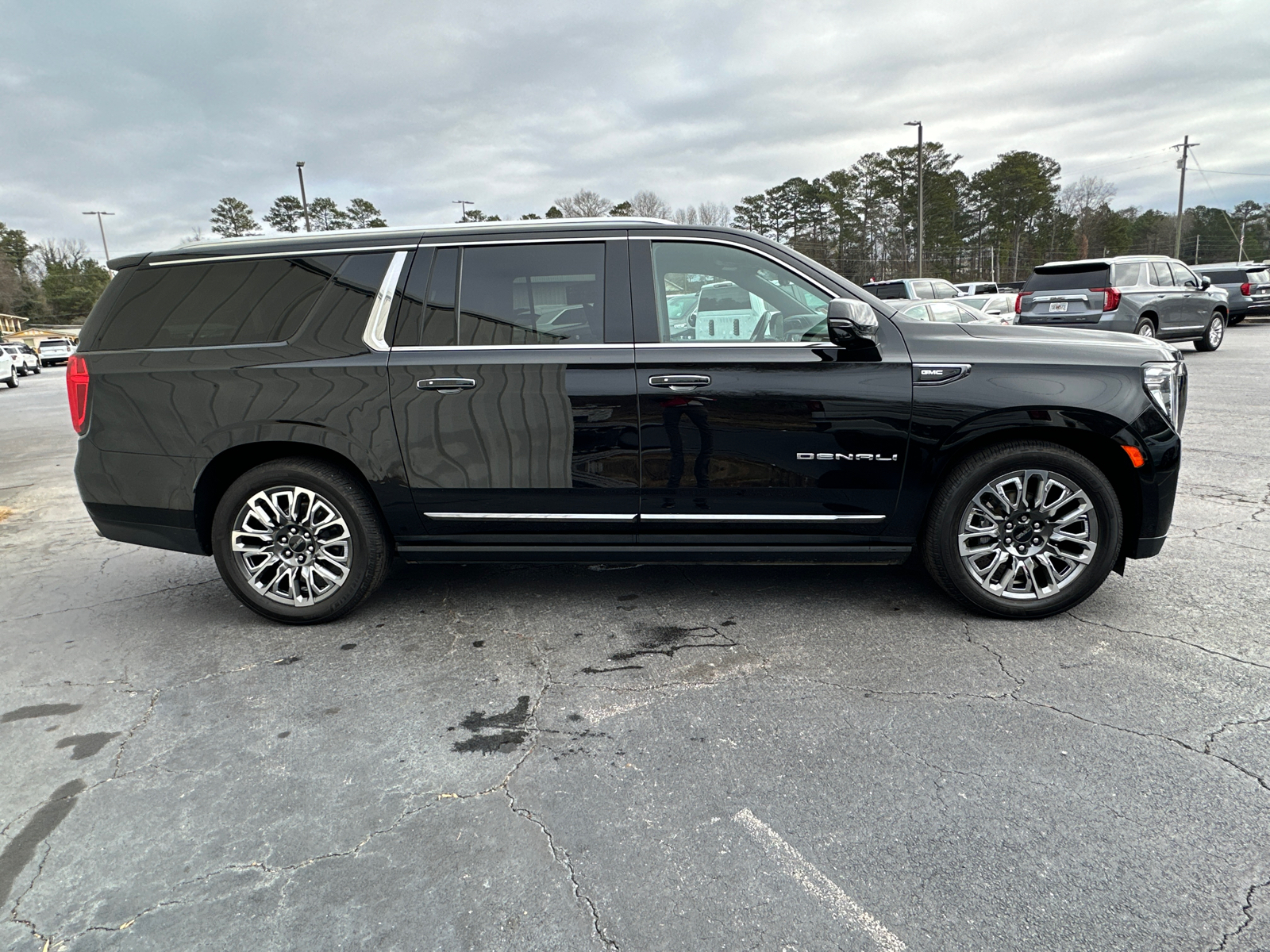 2023 GMC Yukon XL Denali Ultimate 5