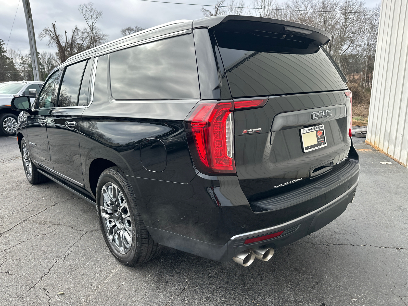 2023 GMC Yukon XL Denali Ultimate 8