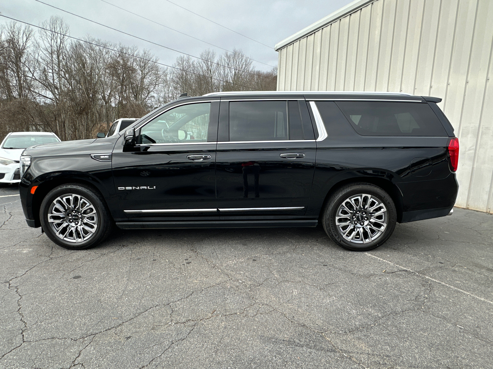 2023 GMC Yukon XL Denali Ultimate 9