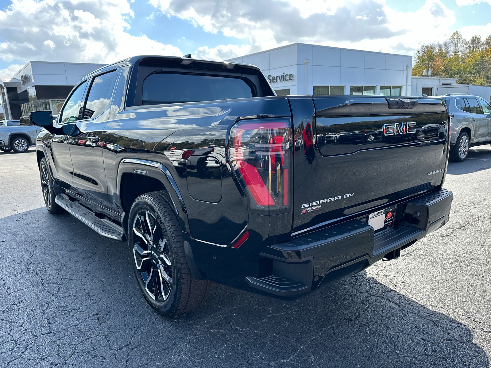 2025 GMC Sierra EV Denali 9