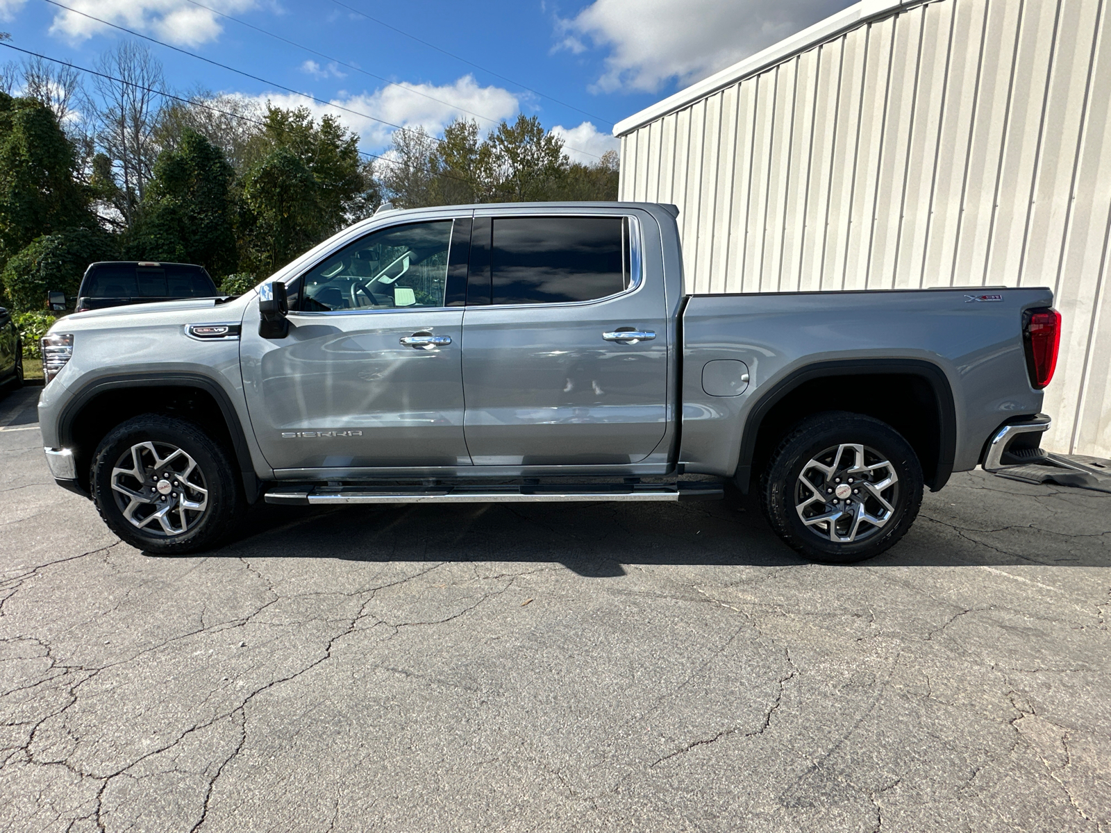 2024 GMC Sierra 1500 SLT 9