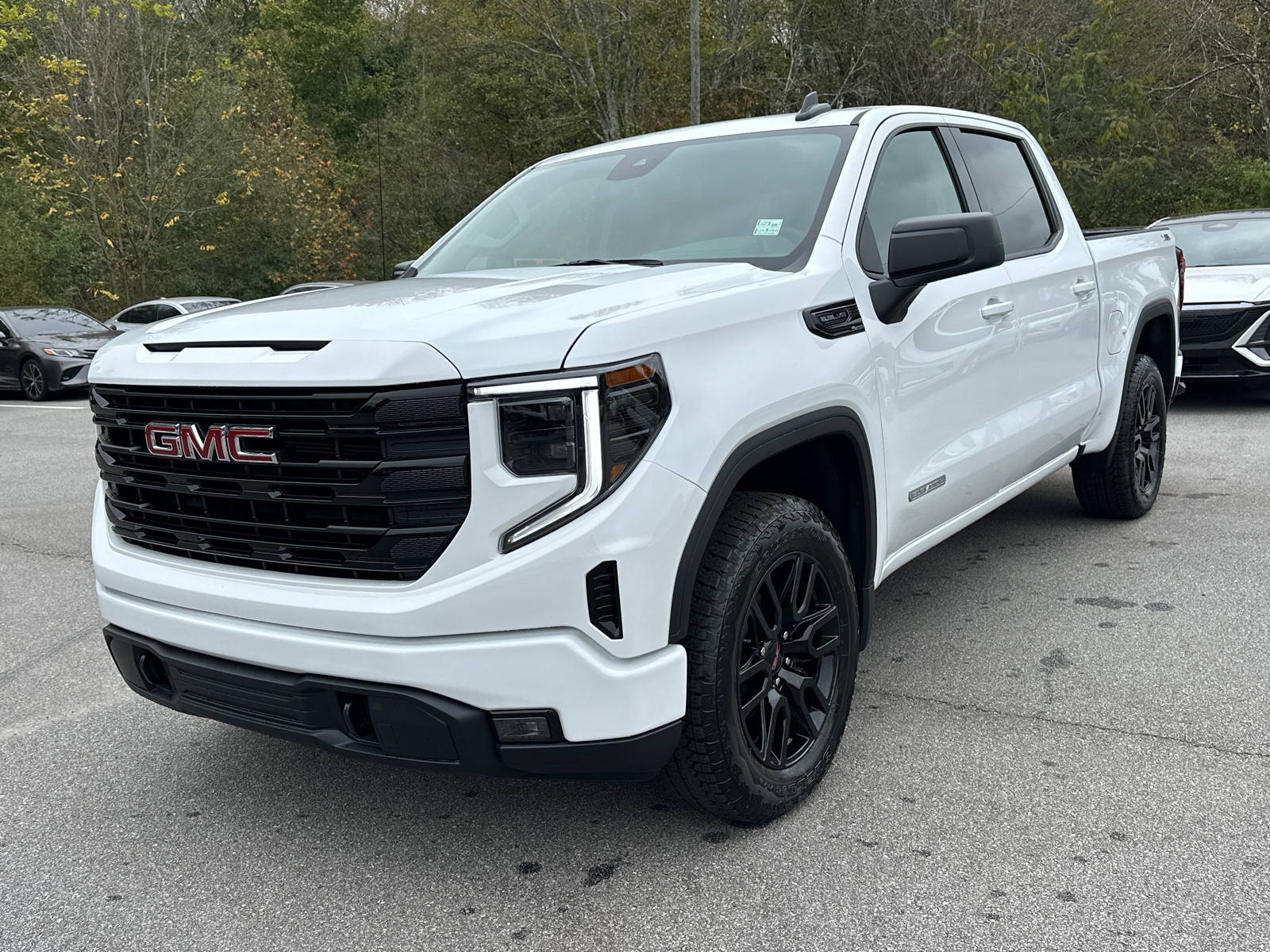 2025 GMC Sierra 1500 Elevation 2