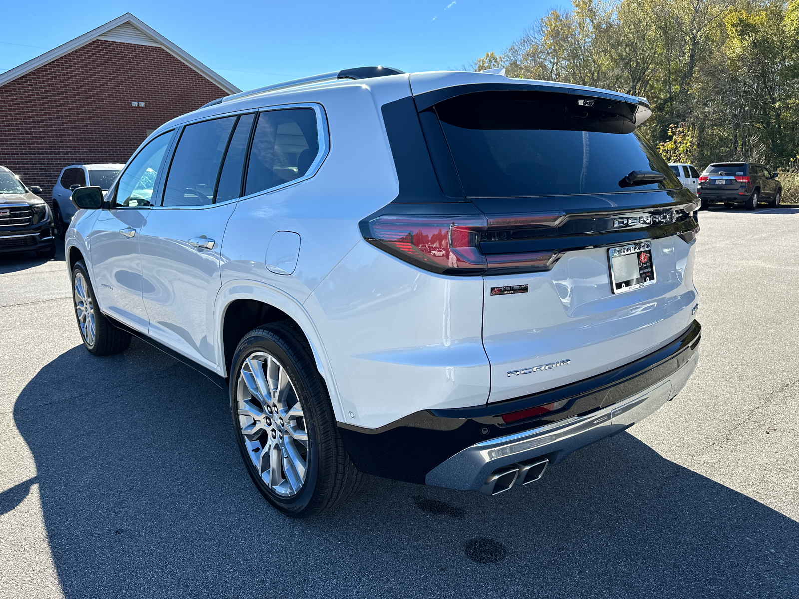 2025 GMC Acadia Denali 8