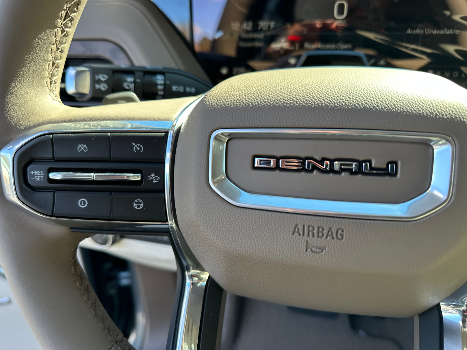 2025 GMC Yukon Denali 27