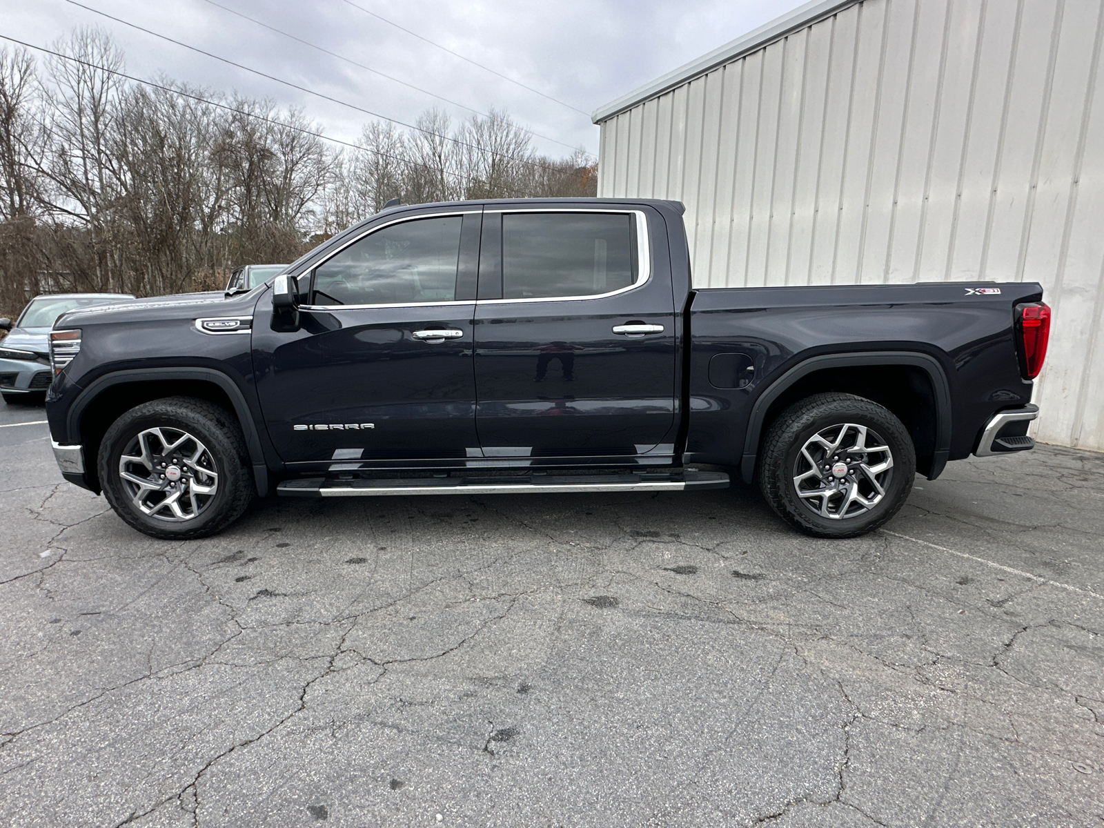 2023 GMC Sierra 1500 SLT 10