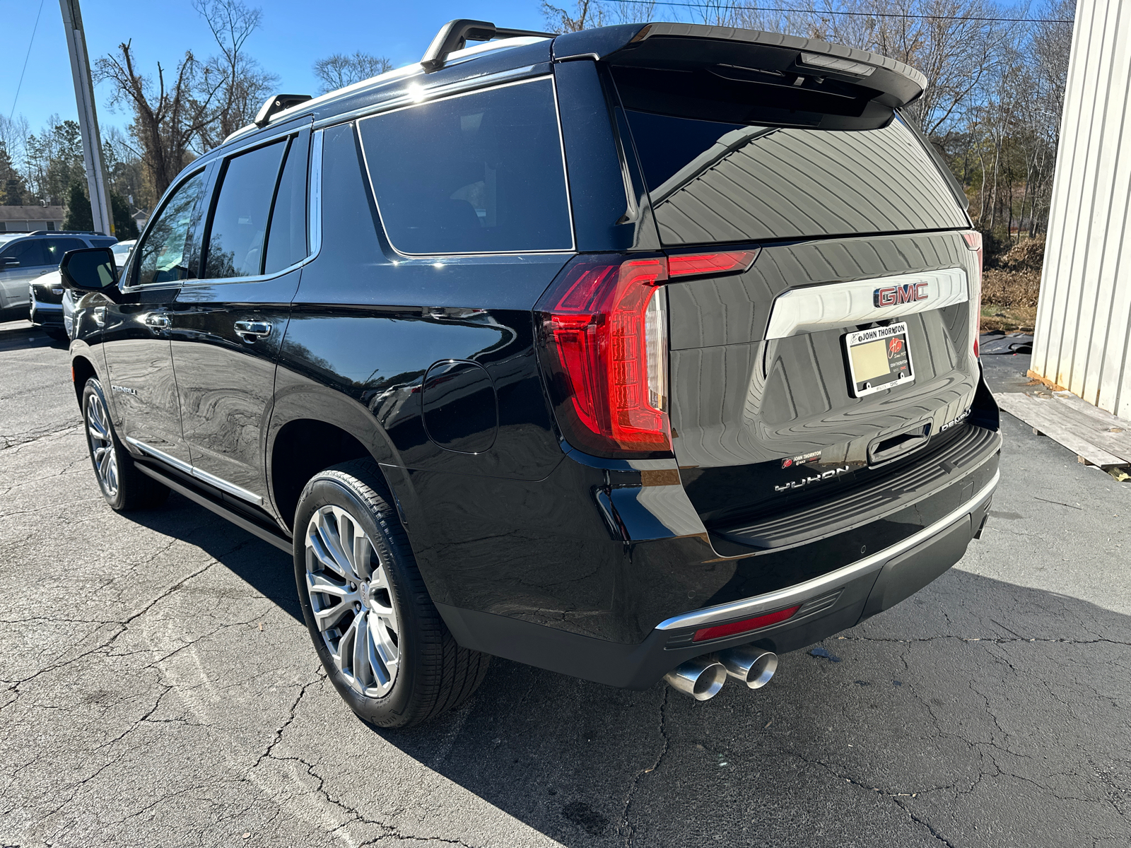 2023 GMC Yukon Denali 8