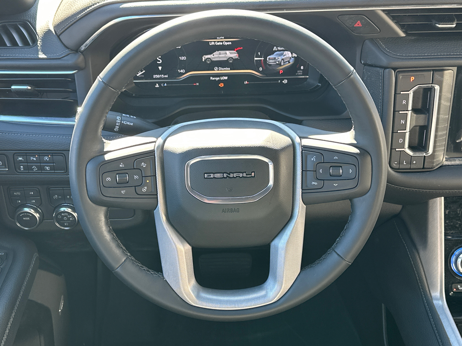 2023 GMC Yukon Denali 25