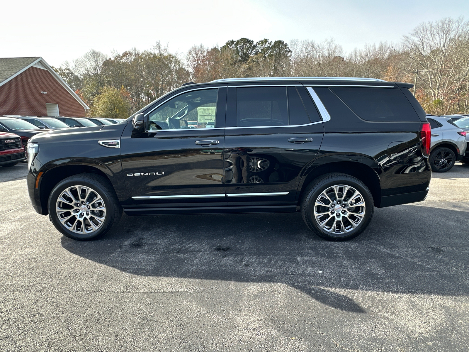 2025 GMC Yukon Denali 10