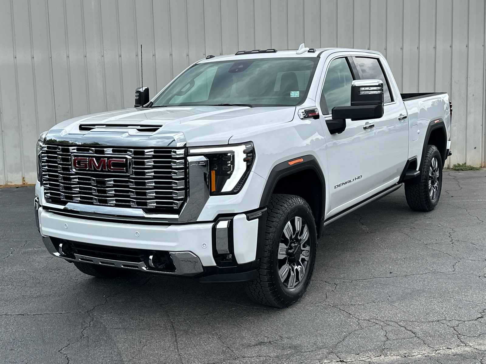 2025 GMC Sierra 2500HD Denali 2