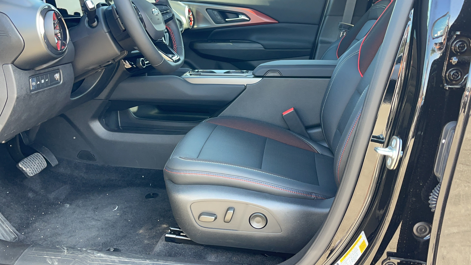 2024 Chevrolet Equinox EV RS 12