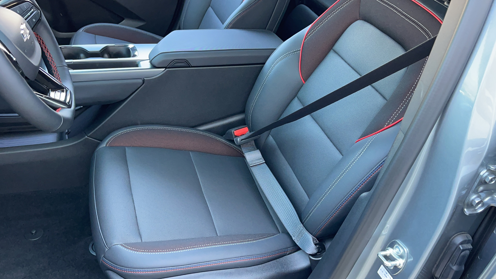 2024 Chevrolet Equinox EV RS 11