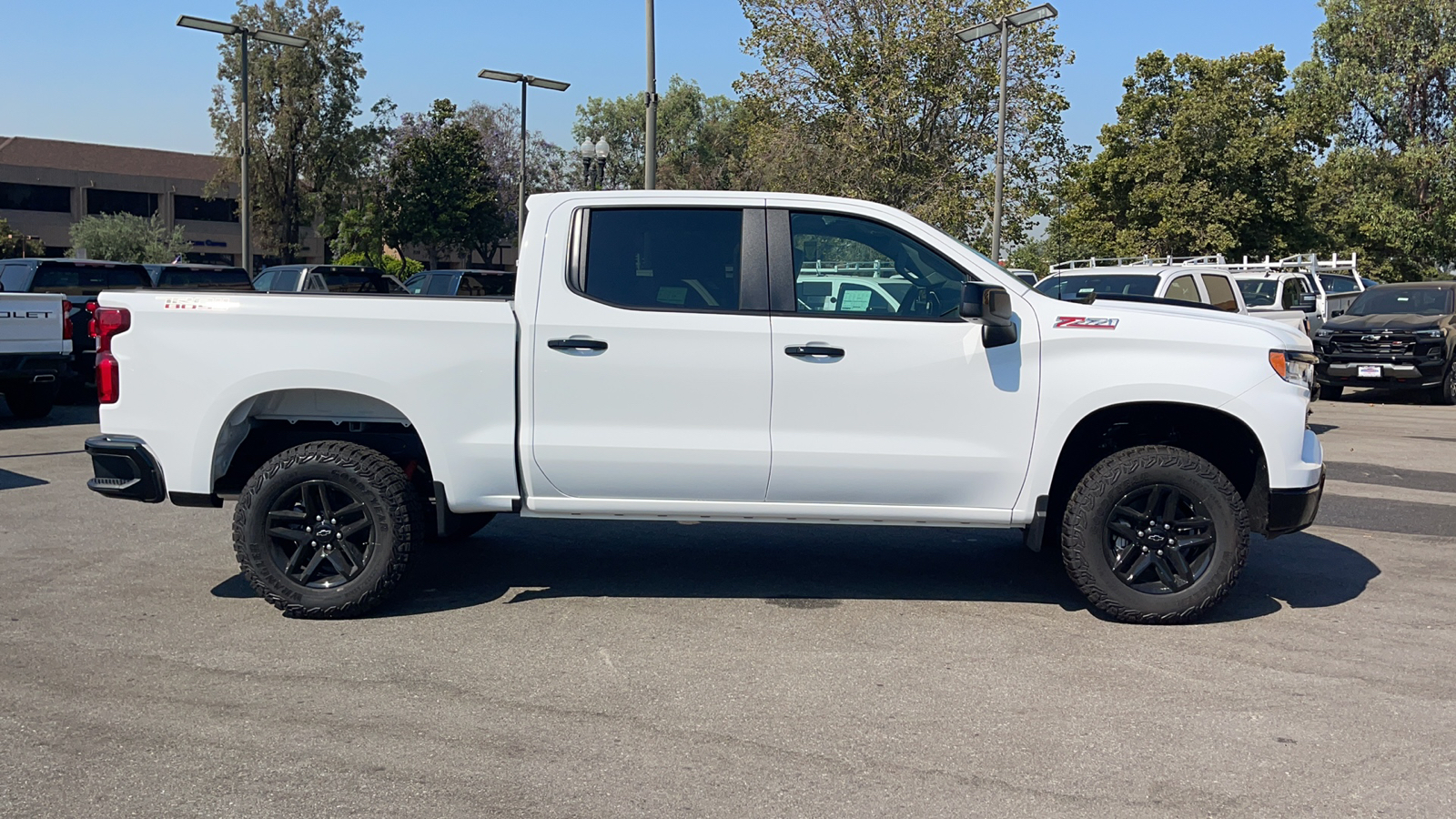 2024 Chevrolet Silverado 1500 LT Trail Boss 2