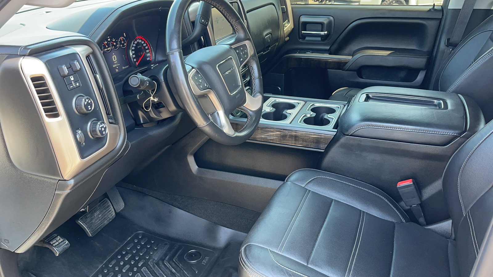 2015 GMC Sierra 2500HD available WiFi Denali 10