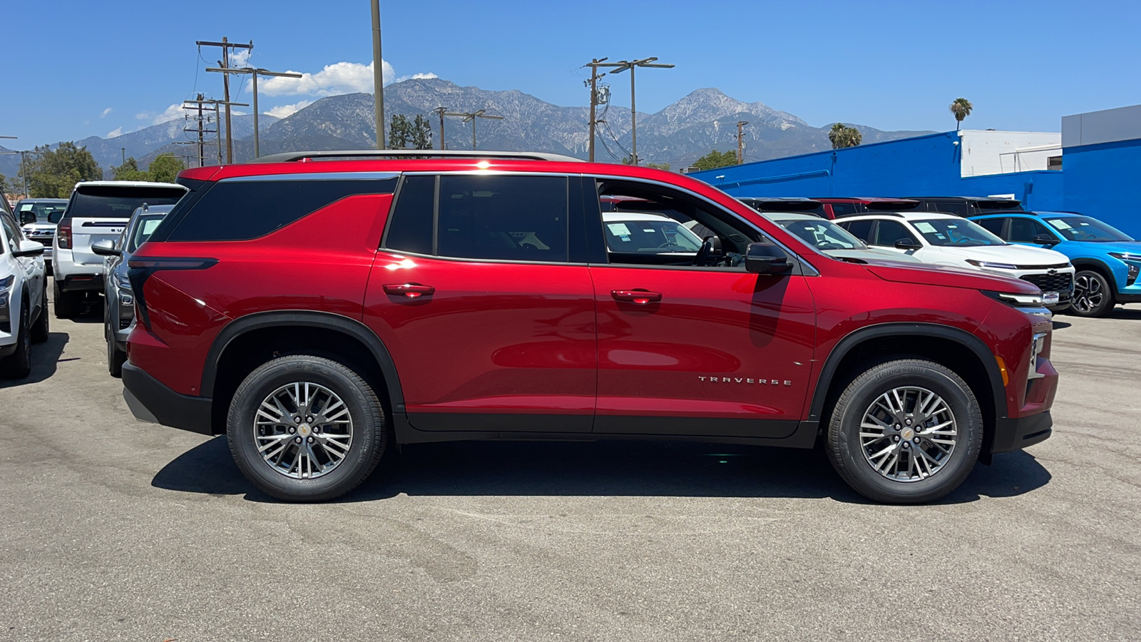 2024 Chevrolet Traverse FWD LT 2