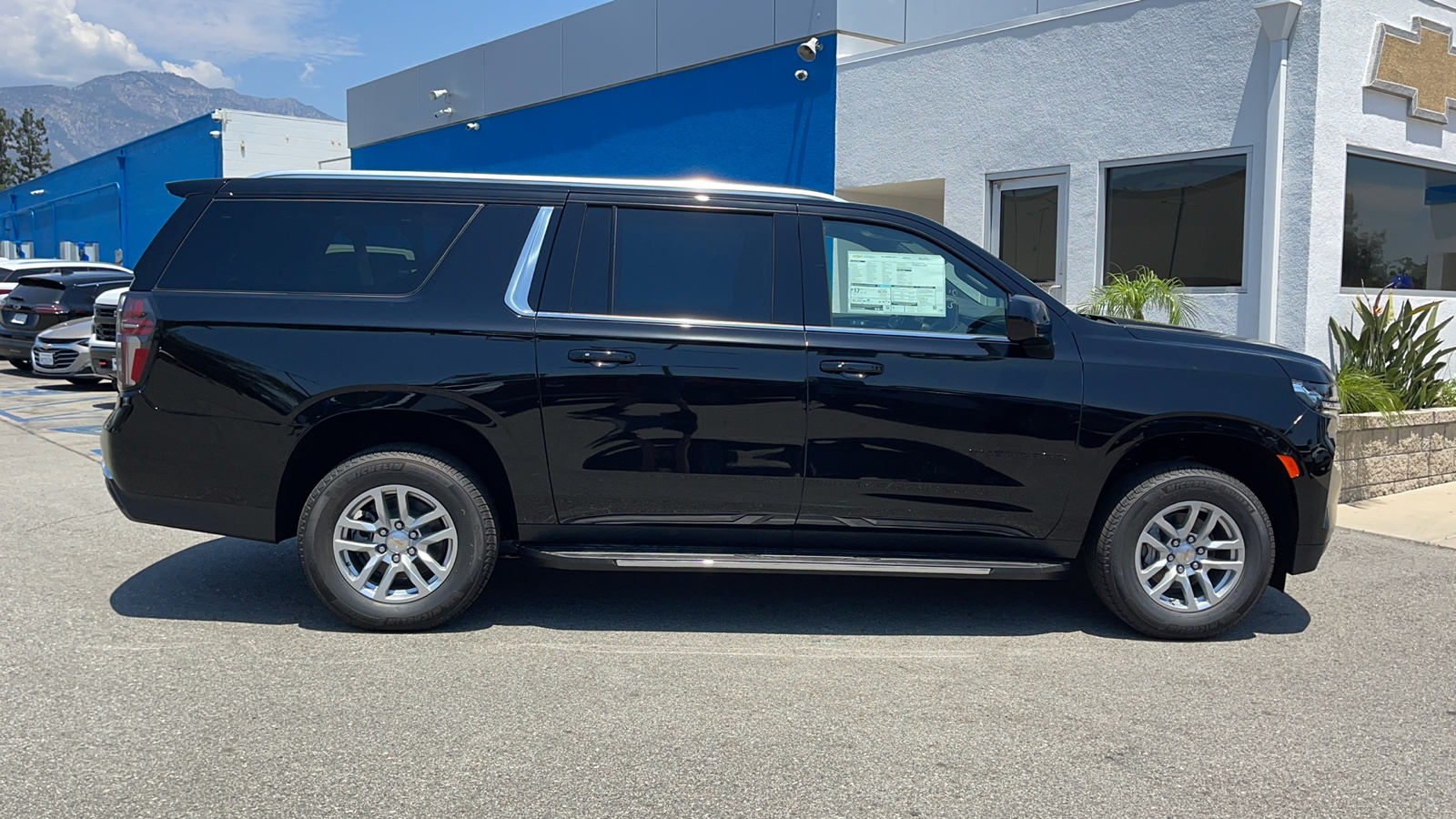 2024 Chevrolet Suburban LS 2