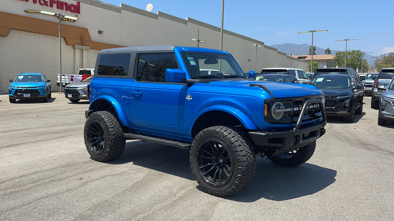 2023 Ford Bronco Outer Banks 1