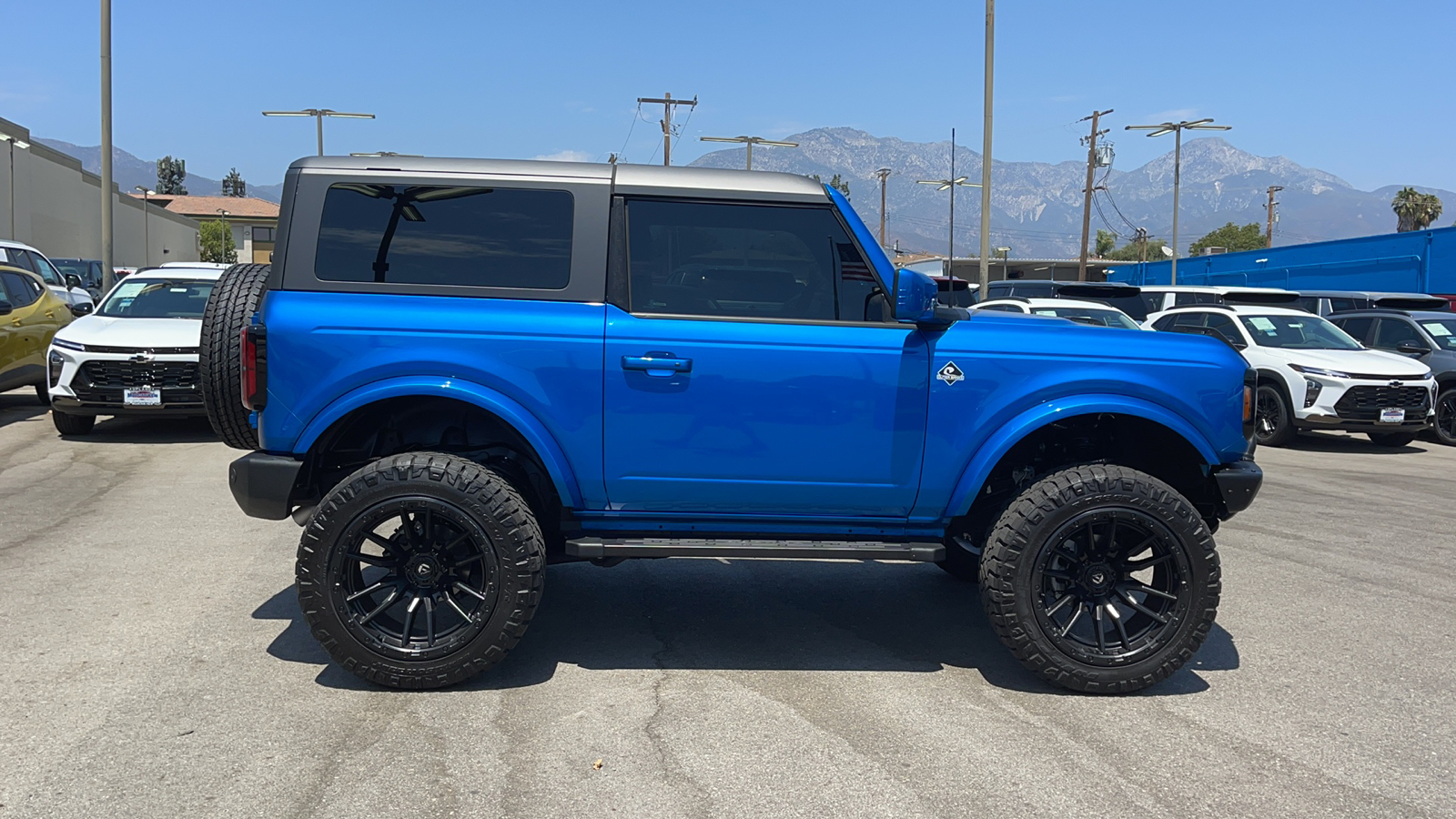 2023 Ford Bronco Outer Banks 2