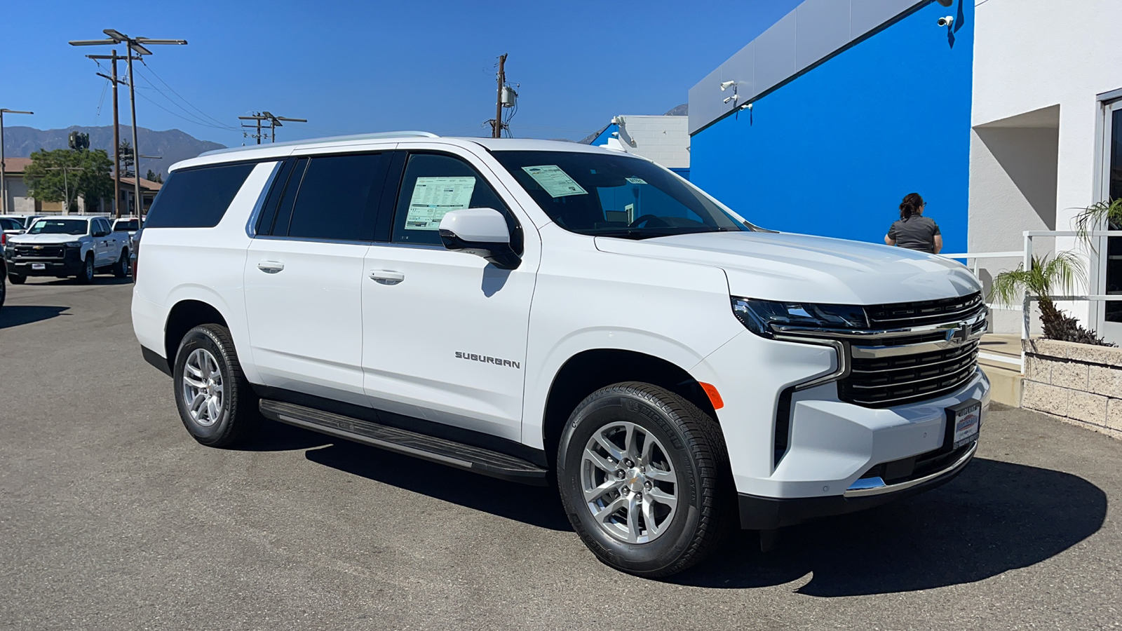 2024 Chevrolet Suburban LT 1