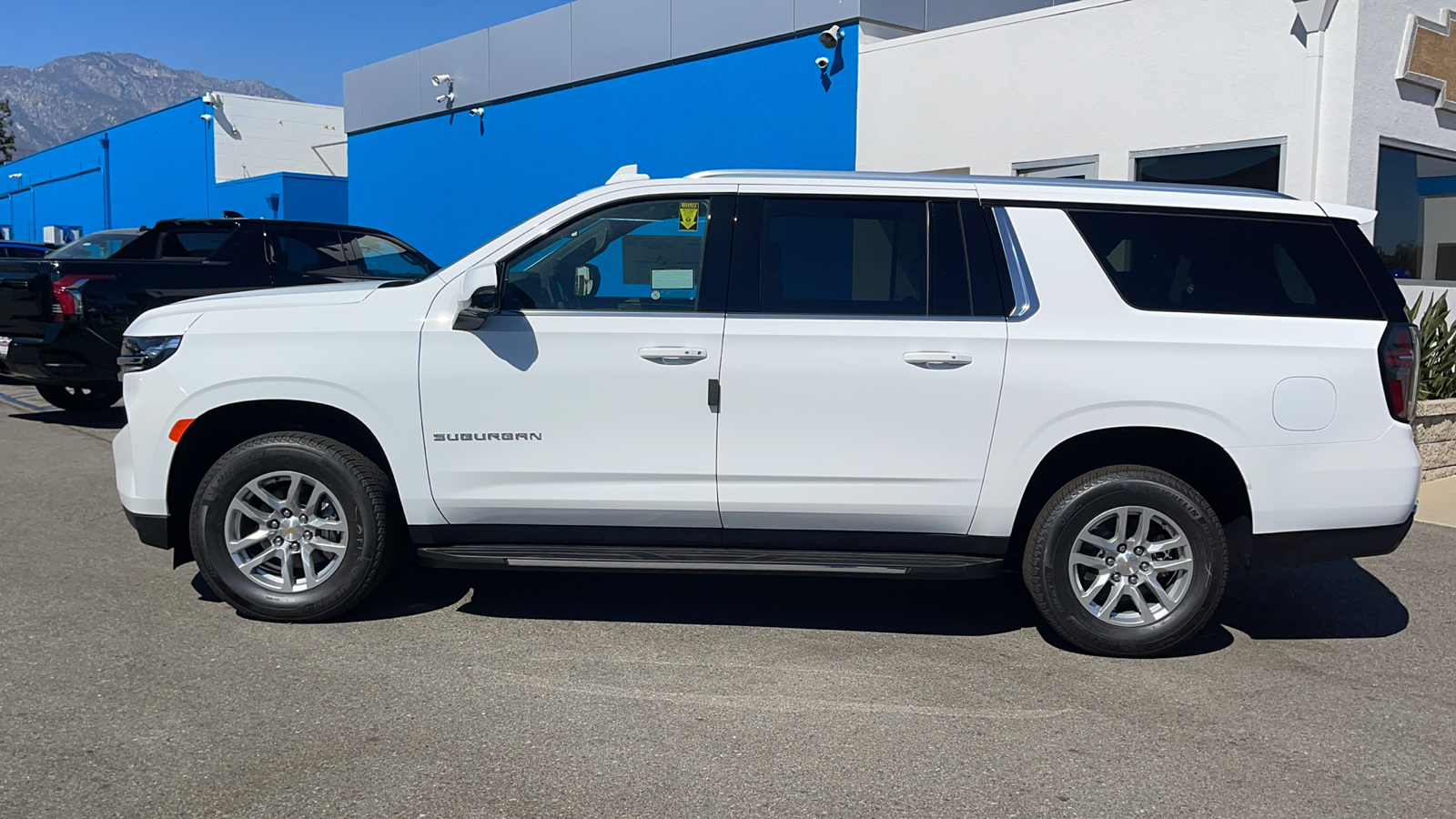 2024 Chevrolet Suburban LT 6