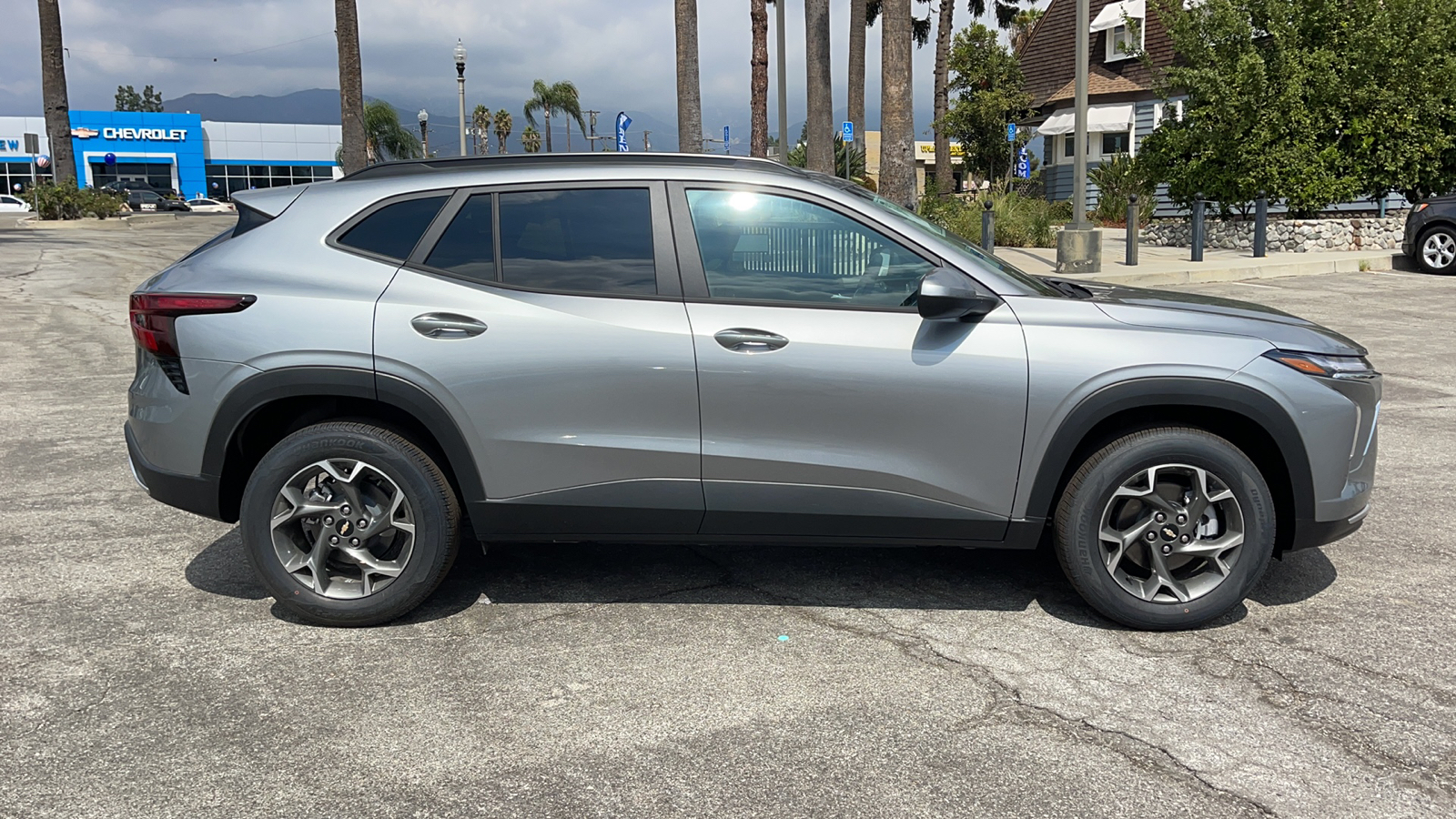 2025 Chevrolet Trax LT 2