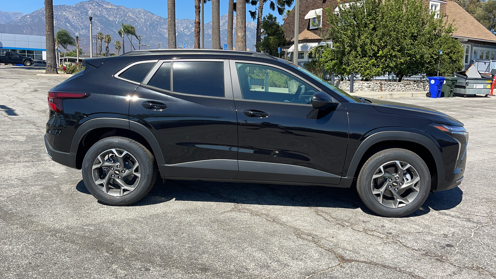 2025 Chevrolet Trax LT 2