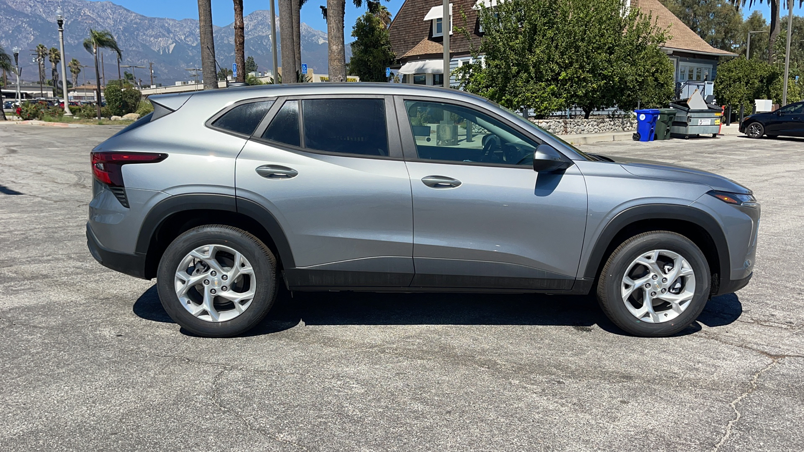 2024 Chevrolet Trax LS 2