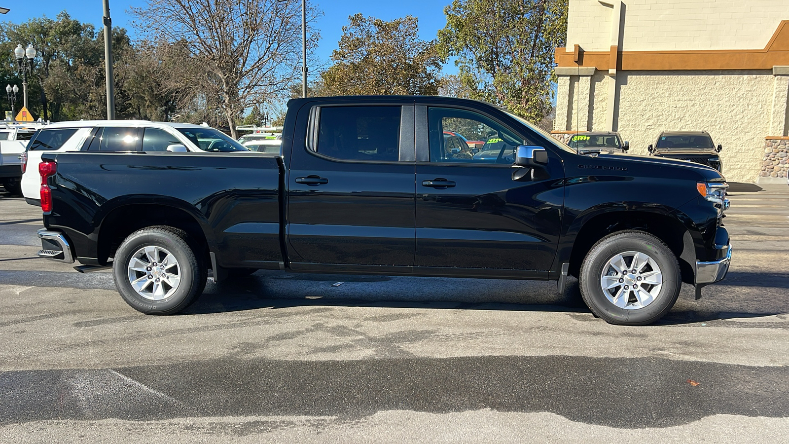 2024 Chevrolet Silverado 1500 LT 2