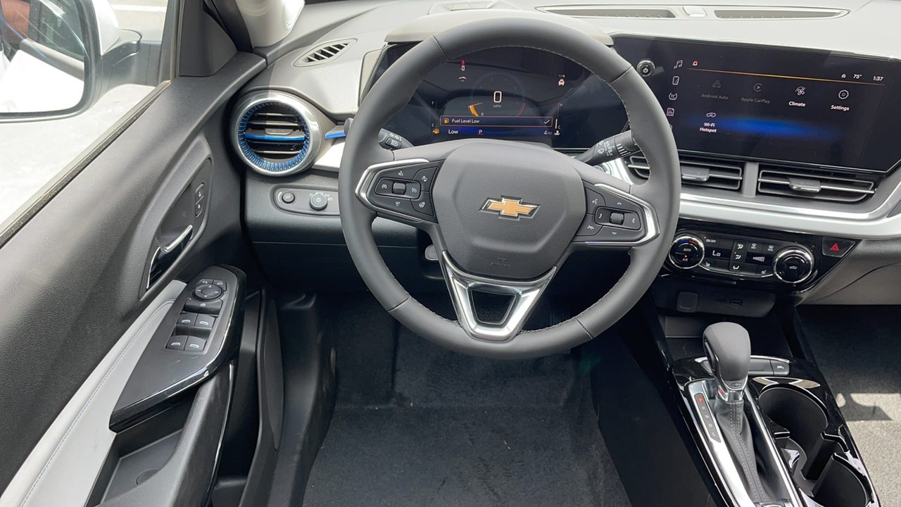 2025 Chevrolet Trax LT 13