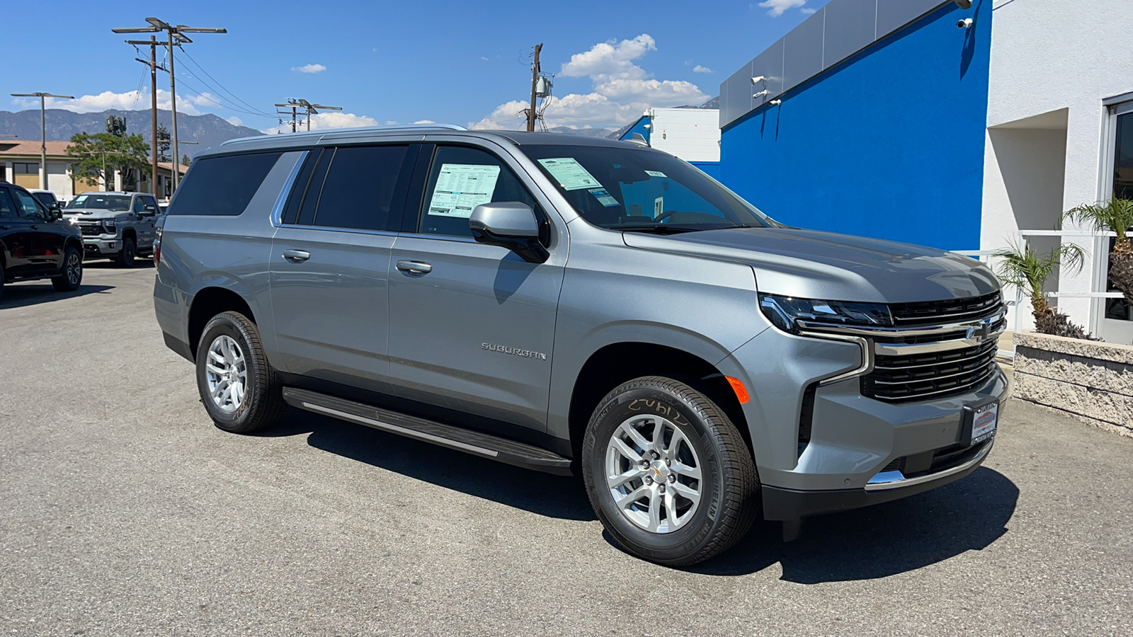 2024 Chevrolet Suburban LT 1