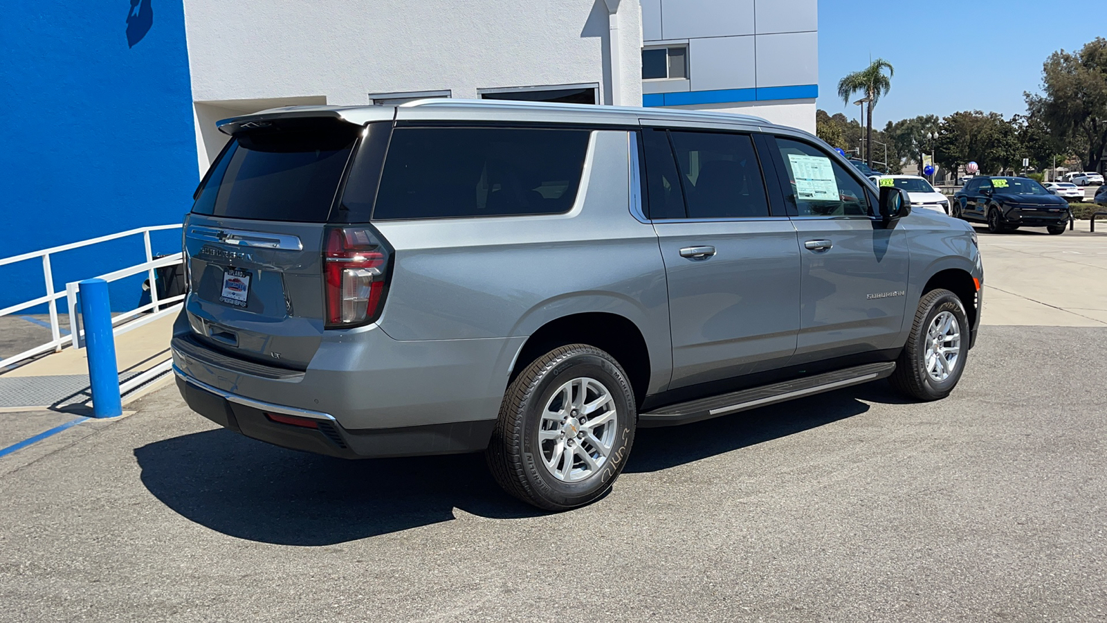 2024 Chevrolet Suburban LT 3