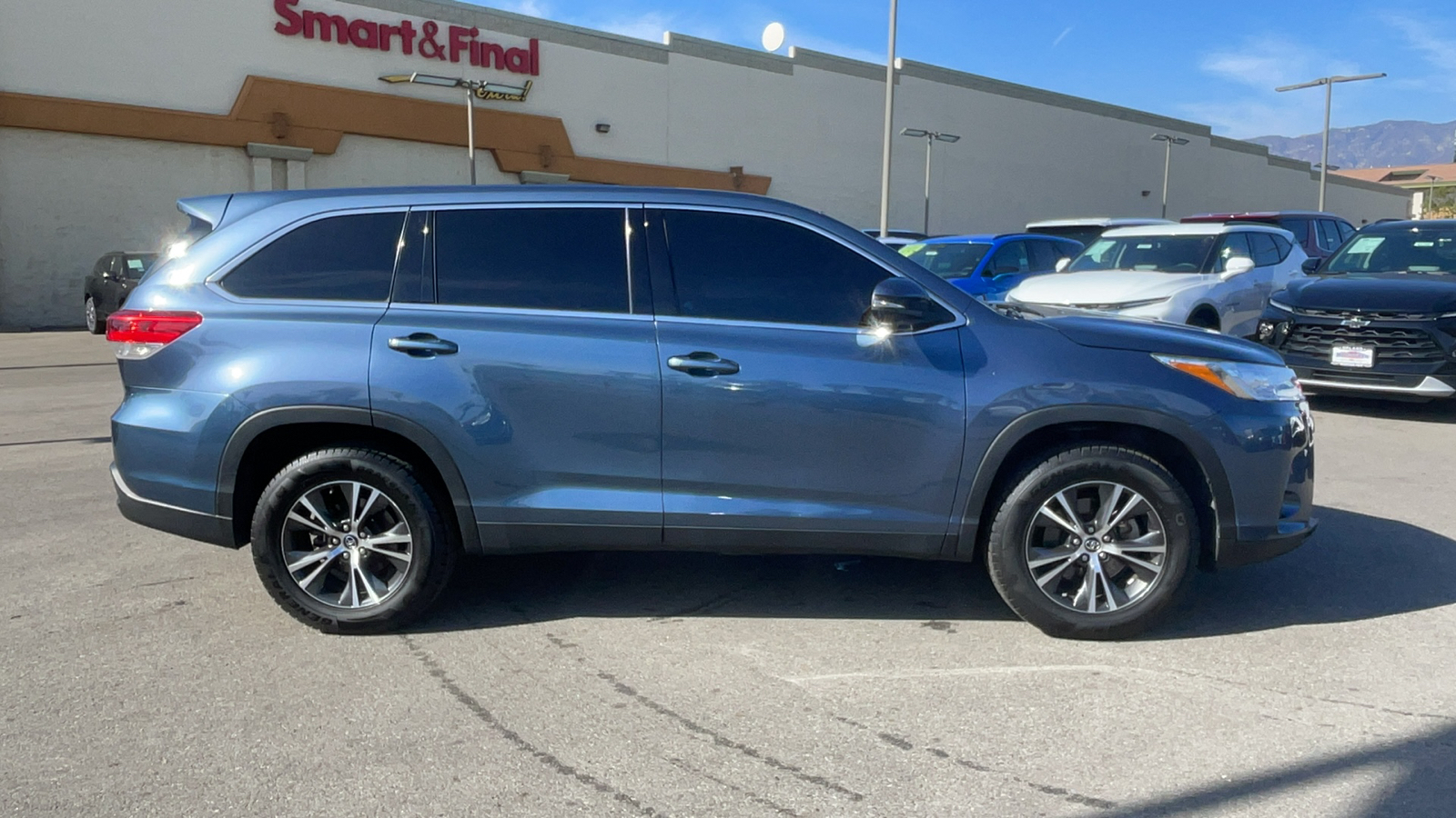 2019 Toyota Highlander LE 2